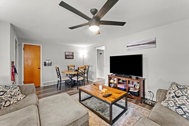 Building Photo - 5139 S Narragansett Ave