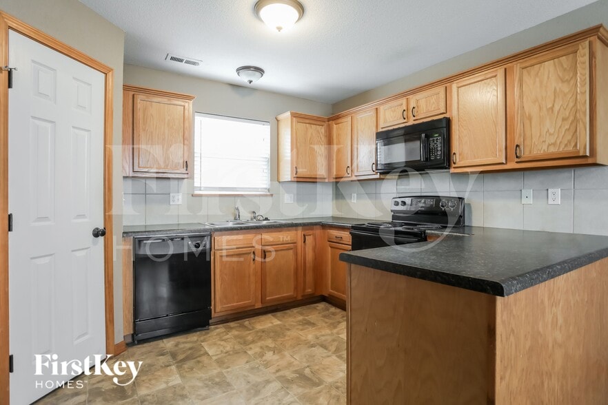 Building Photo - 316 NE Coldwater Creek Dr