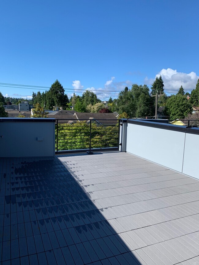 Rooftop Deck - 3916 SW Dawson St
