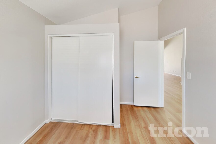 Building Photo - 1121 Indian Hedge Dr
