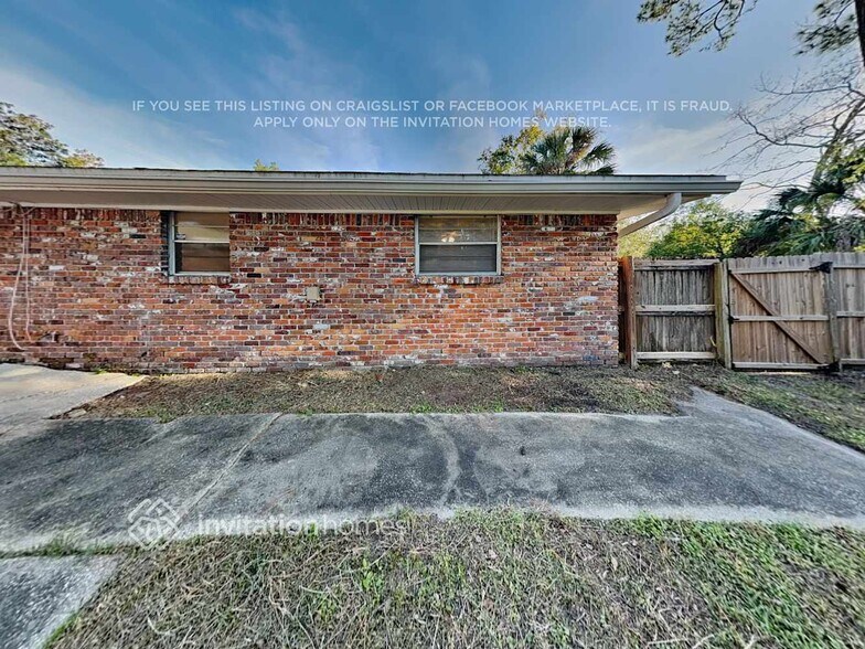 Building Photo - 4529 Naranja Dr S