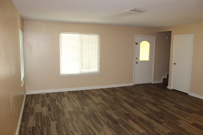 Building Photo - "Chic 2-Bed Condo Oasis with Spacious 1152...