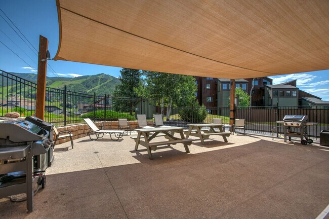 Building Photo - 1550 Amble Dr