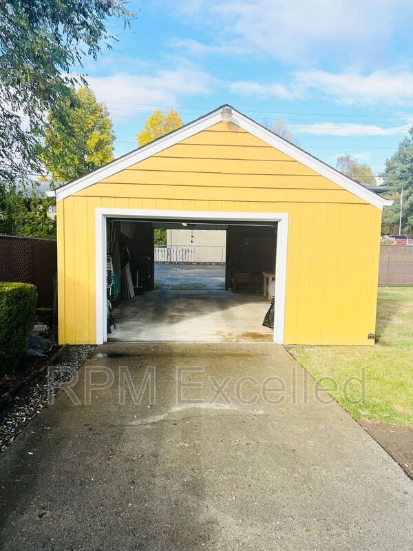 Building Photo - 112 SW 185th St