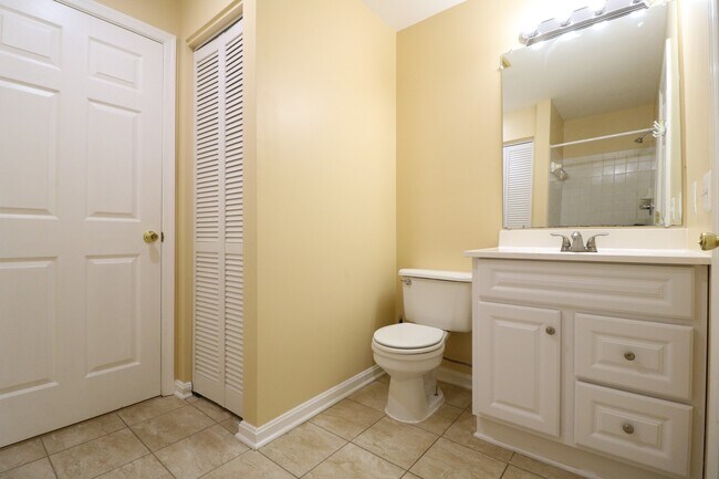 Building Photo - Spacious 2BD/2BA Condo with Balcony in Fountain Hills!