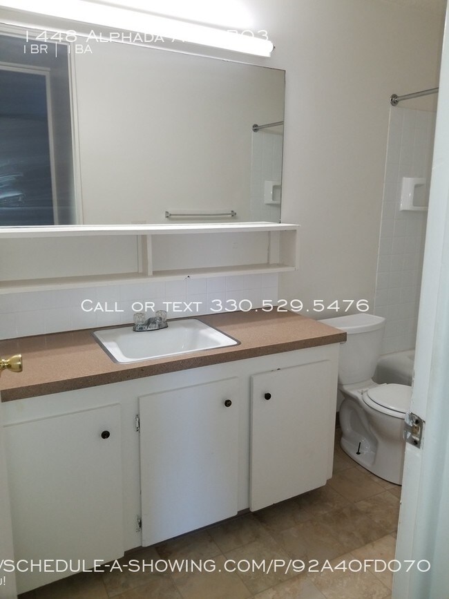 Building Photo - 1448 Alphada Ave