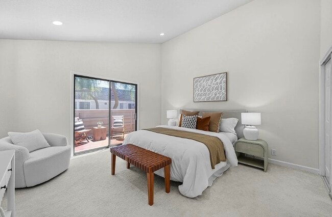 Building Photo - 163 Gladys Ave