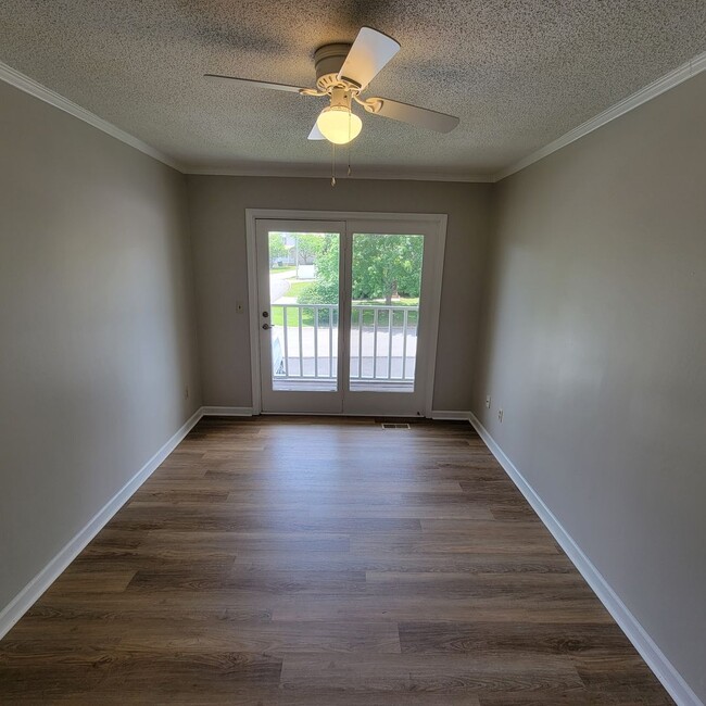 Building Photo - 2/1.5 Townhome-Cookeville City- End Unit