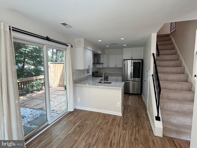 Building Photo - 6001 Rabbit Hill Ct