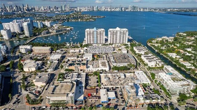 Building Photo - 1800 Sunset Harbour Dr