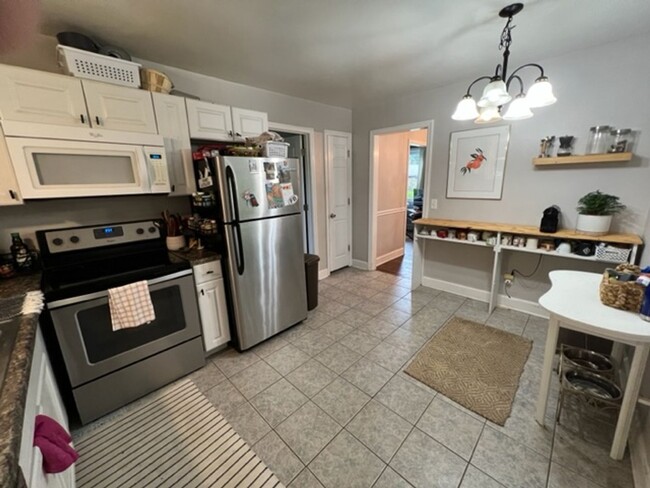Building Photo - 3 Bedroom 1 Bath House - James Island