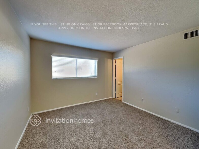 Building Photo - 3808 W Columbine Dr