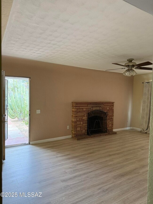 Building Photo - 2856 N Cherry Ave
