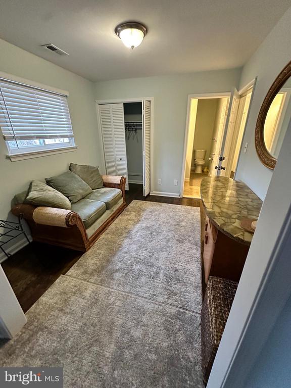 Building Photo - 10006 Green Forest Dr