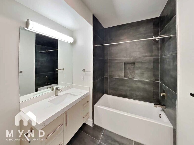 Building Photo - 3103 35th Ave