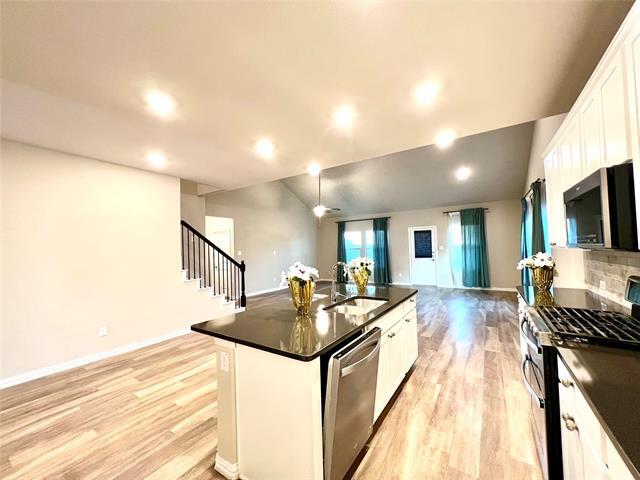 Building Photo - 633 Hidden Cove Dr