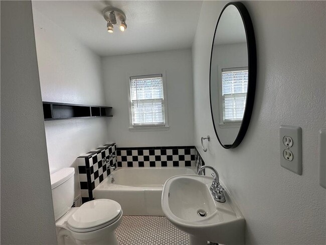 Building Photo - 3195 S Puckett Rd