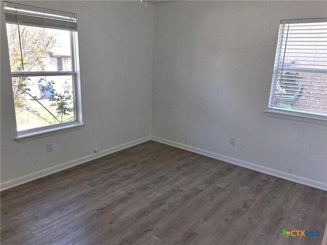 Building Photo - 418 Cottonwood Dr