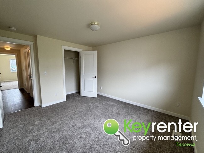 Building Photo - Newly Updated 5-Bedroom Home in Quiet Span...