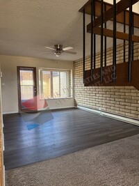 Building Photo - 3 bd/ 2.5 ba Condo