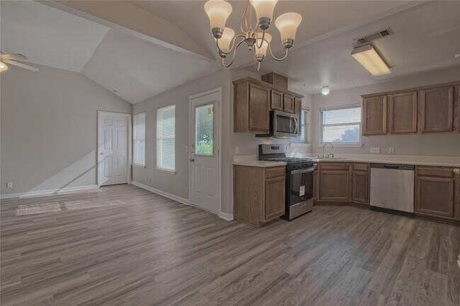 Building Photo - 300 Caladium Ct