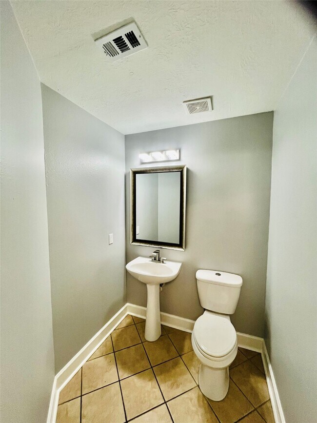 Building Photo - 17030 Cypresswood Glen Tr