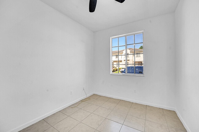 Building Photo - 1213 Lucaya Dr