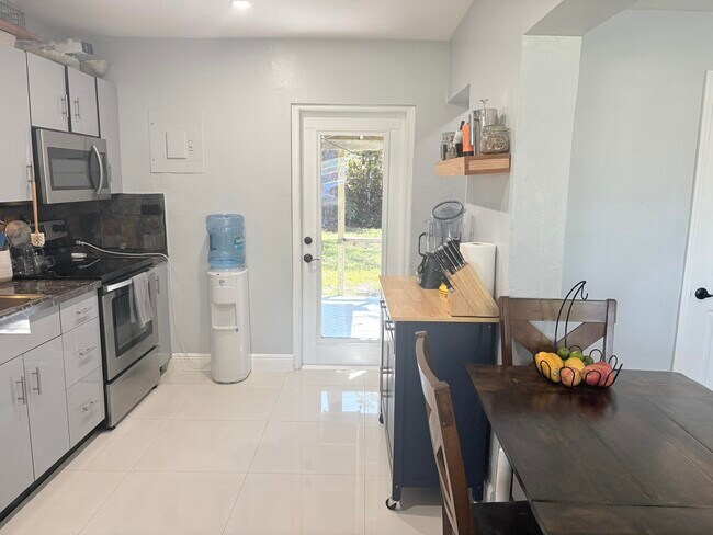 Building Photo - 270 NE 45th St