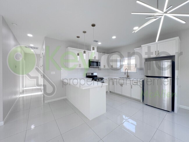 Building Photo - 2004 E 1st St