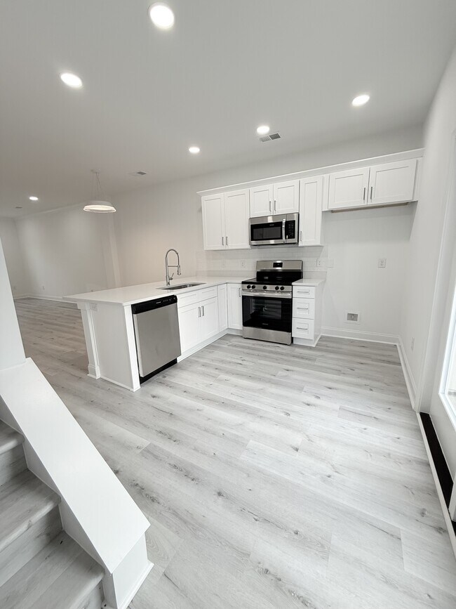 Building Photo - 861 Maxine Ct