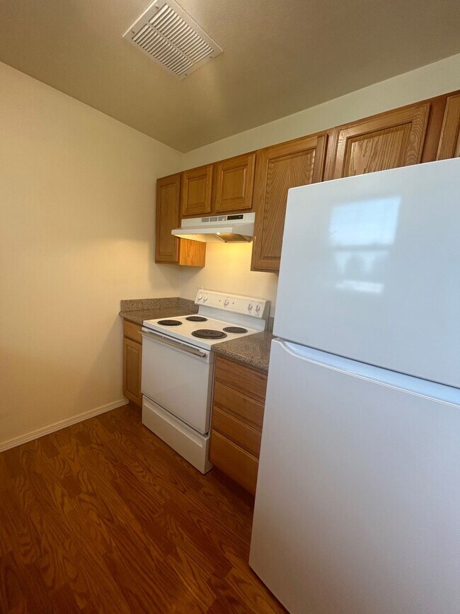 Building Photo - 465 Taft Ave