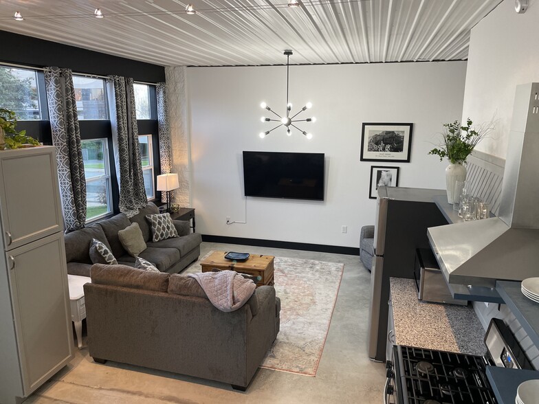 LIVING ROOM - 475 S Hickory St