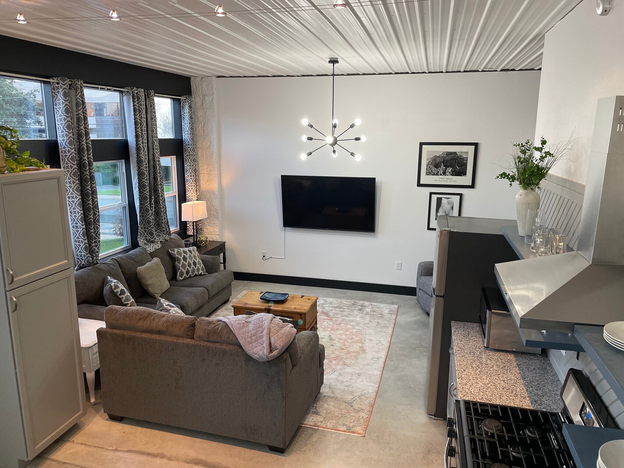 LIVING ROOM - 475 S Hickory St