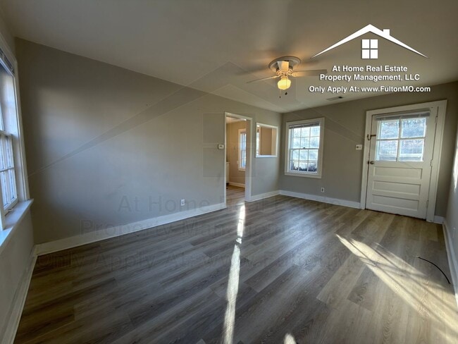 Building Photo - 715-709 W 7th St