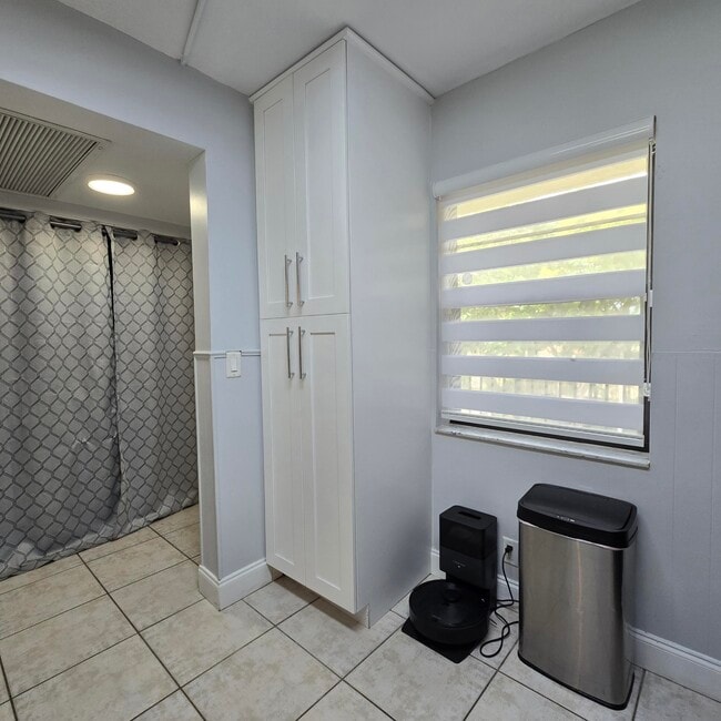 Building Photo - 10501 W Broward Blvd