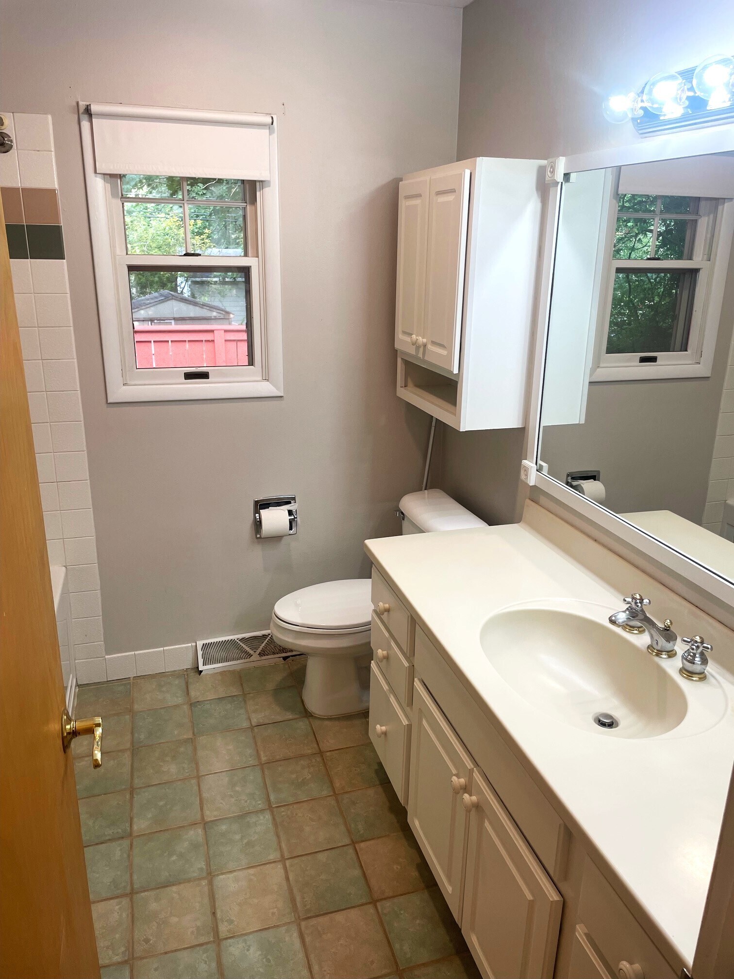 Building Photo - 1522 Cameron Dr