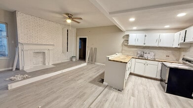 Building Photo - 235 E Main St