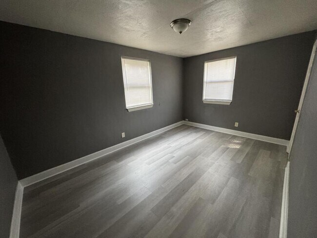 Building Photo - 4114 Moncrief Rd