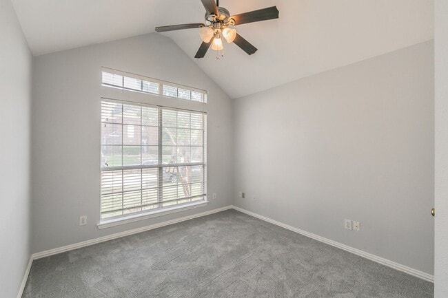 Building Photo - 1356 Dallshan Dr