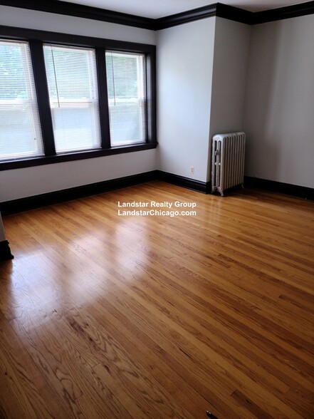 Building Photo - 4514 N Wolcott Ave