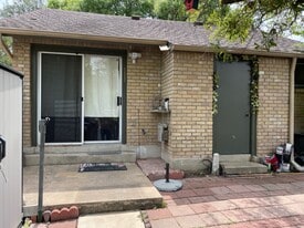 Building Photo - 1015 E Yager Ln