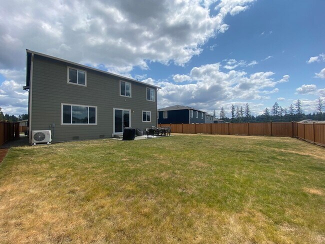 Building Photo - Modern Bonney Lake Home w/ AC  **SHORT TERM LEASE **