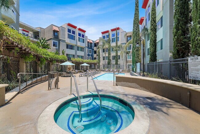 Building Photo - Belmont Station