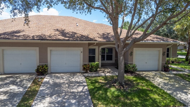 Building Photo - 1868 S Dovetail Dr