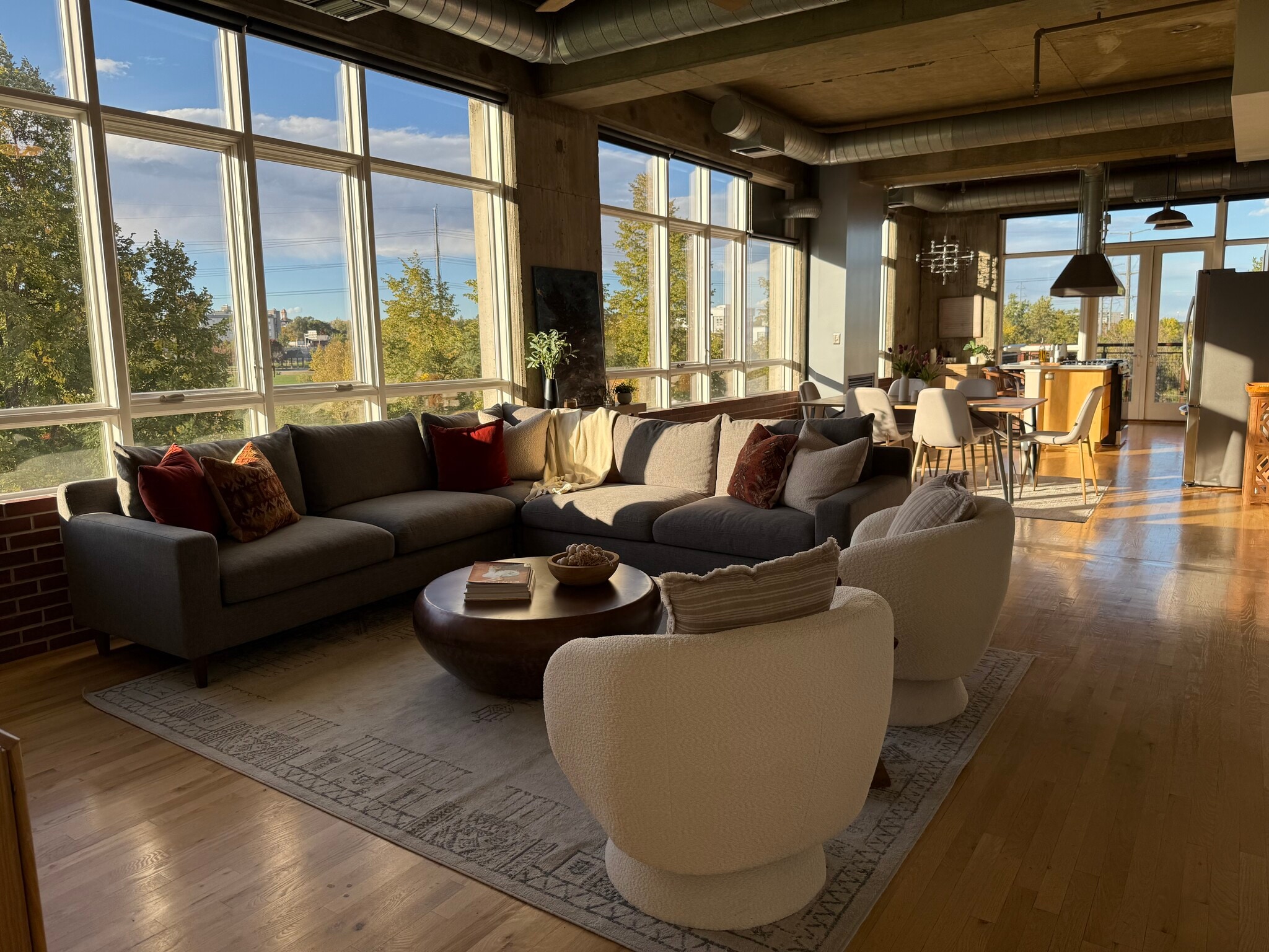 Building Photo - 2000 Little Raven St