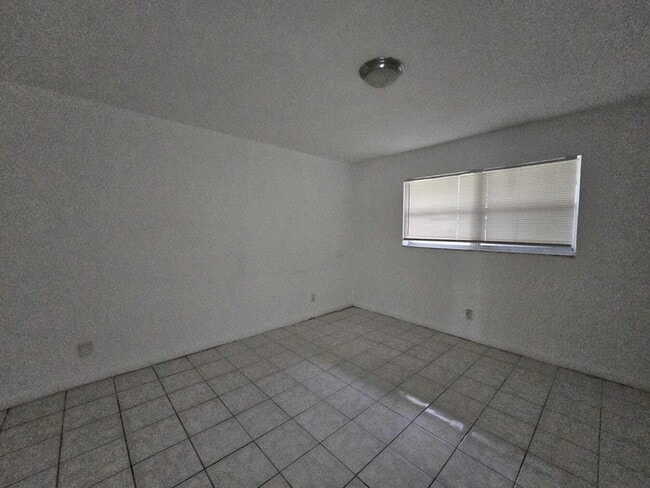 Building Photo - 8000 S Colony Cir