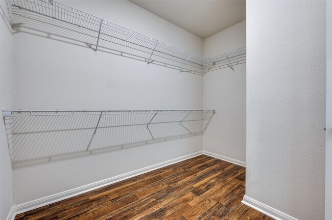 Building Photo - 3015 Watercrest Dr