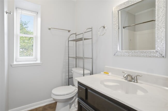 Building Photo - 3223 S Briar Knoll Dr