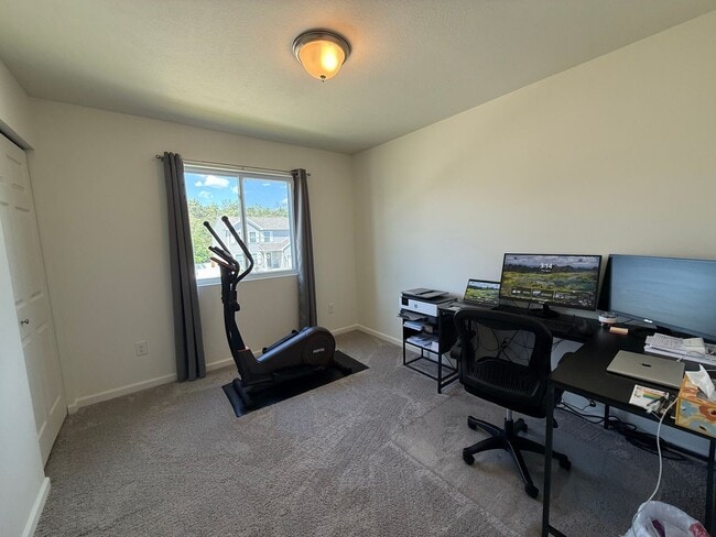 Building Photo - Spacious & Fully Furnished 5-Bedroom Colon...