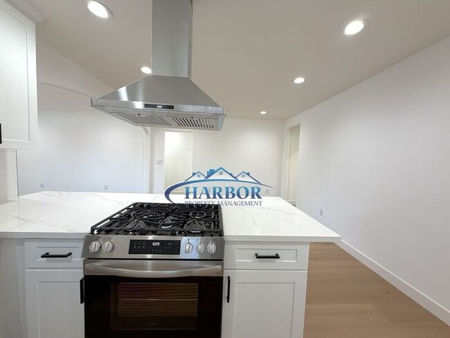 Building Photo - 3409 S Pacific Ave